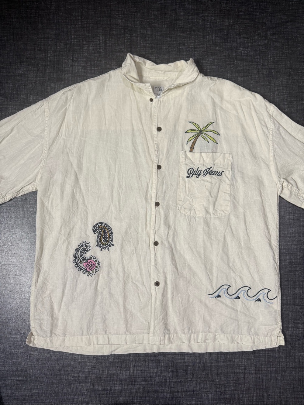 Bdg button up
